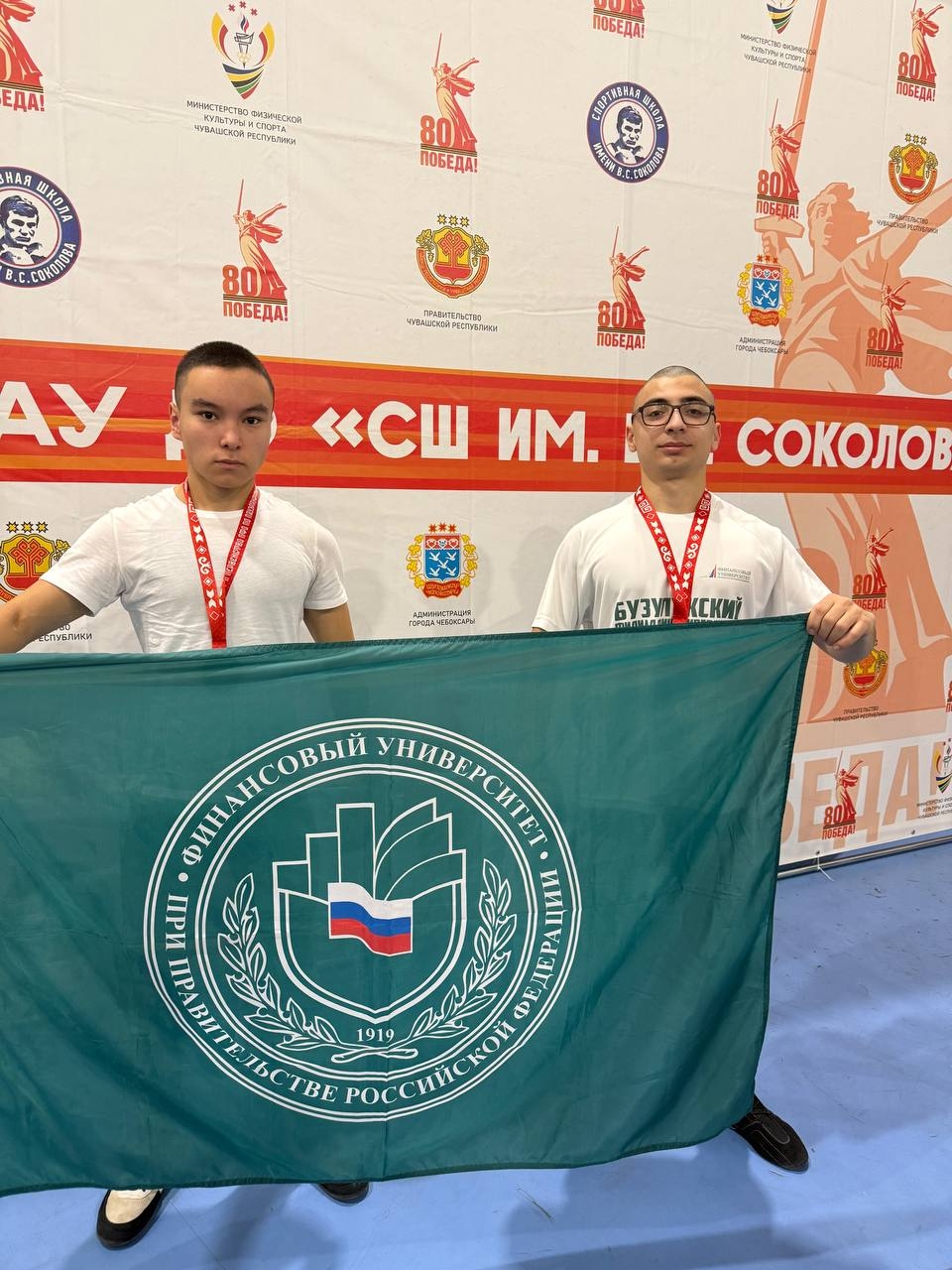 Студент Бузулукского филиала Финуниверситета победил на соревнованиях по пауэрлифтингу